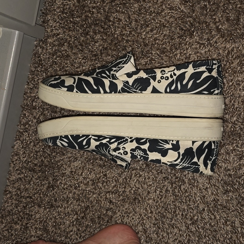 Prada hawaiian 🌺 floral slip ons 7 - Picture 9 of 13